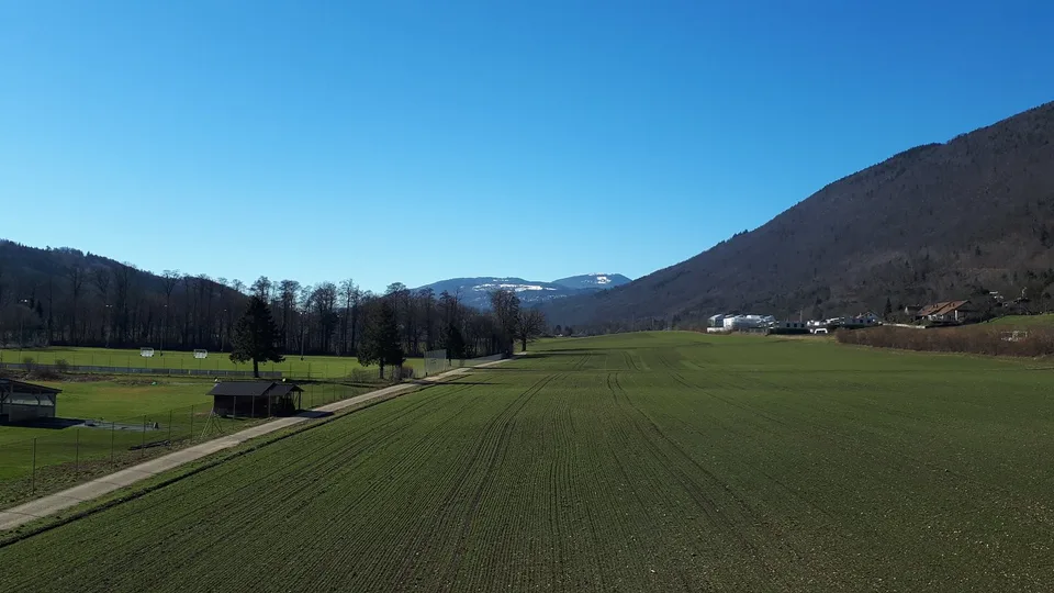 Appartamento di 3 locali luminoso con balcone e vista panoramica a Pieterlen