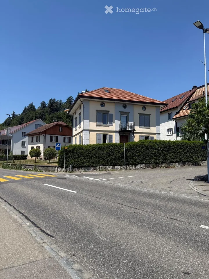 Appartamento di 5,5 locali in una villa Art Nouveau indipendente con giardino