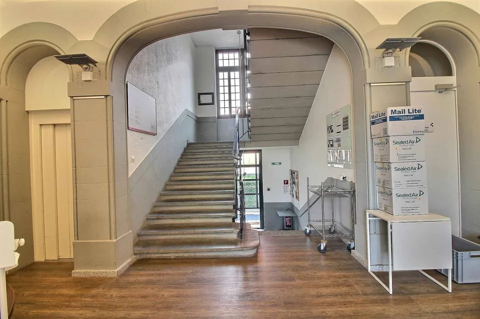 ZU VERMIETEN: AUßERGEWÖHNliches Gewerbegebäude – Foto 10 von 10