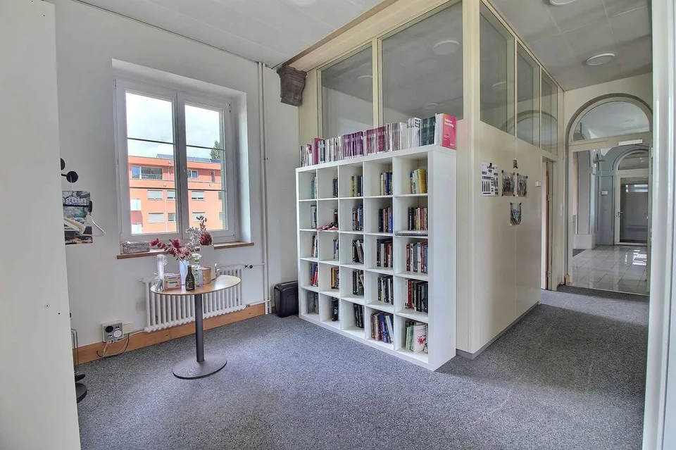 ZU VERMIETEN: AUßERGEWÖHNliches Gewerbegebäude – Foto 8 von 10