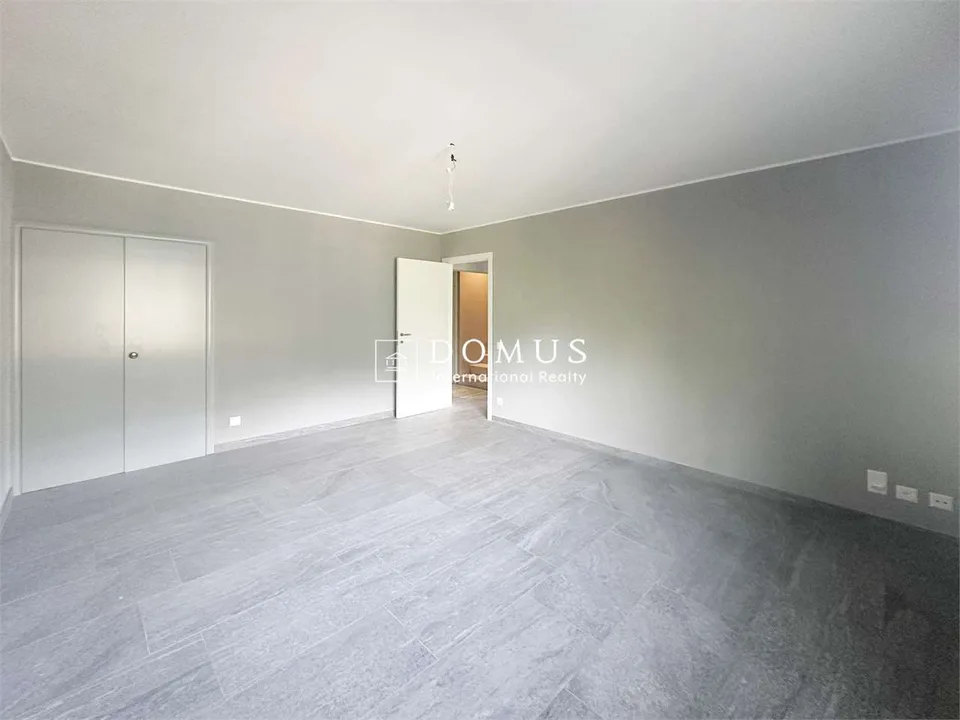 Villa mit Pool und Seeblick sowie Grotte – Foto 12 von 13
