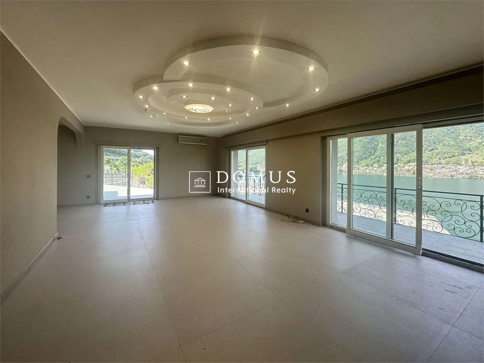Villa mit Pool, Seeblick und Grotte