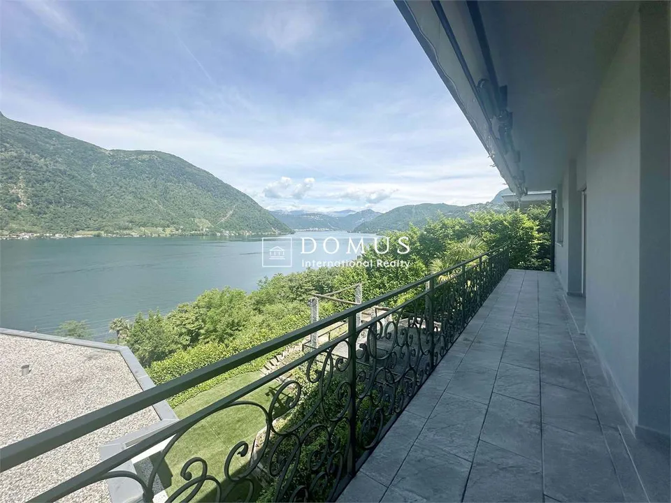 Villa mit Pool, Seeblick und Grotte