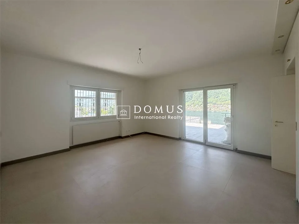 Villa mit Pool und Seeblick sowie Grotte – Foto 10 von 13