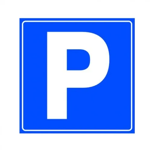 Parcheggi esterni e interni a disposizione