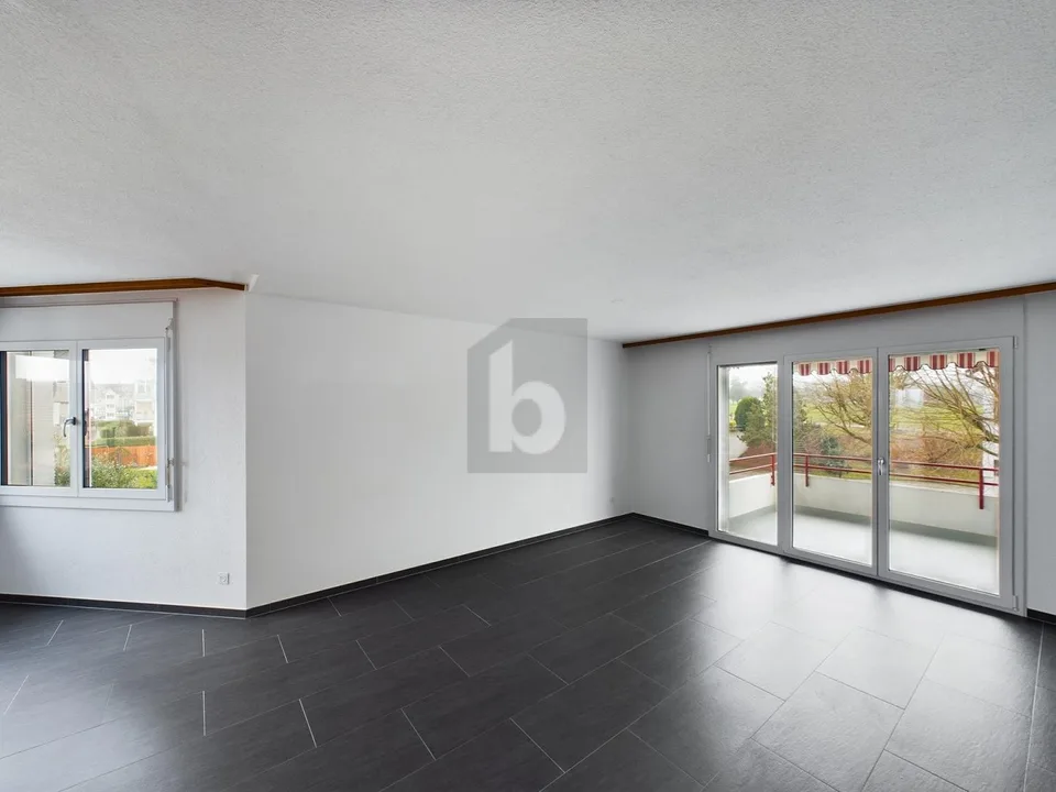 Modern, Comfortable and with a Cozy Balcony