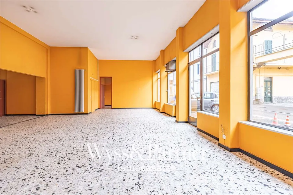 Chiasso - Gewerbefläche mit großer Sichtbarkeit