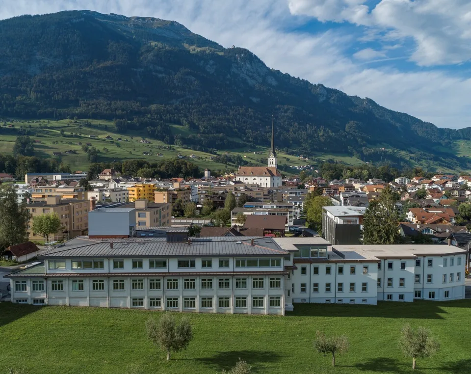 Moderne Gewerbefläche mit Weitblick