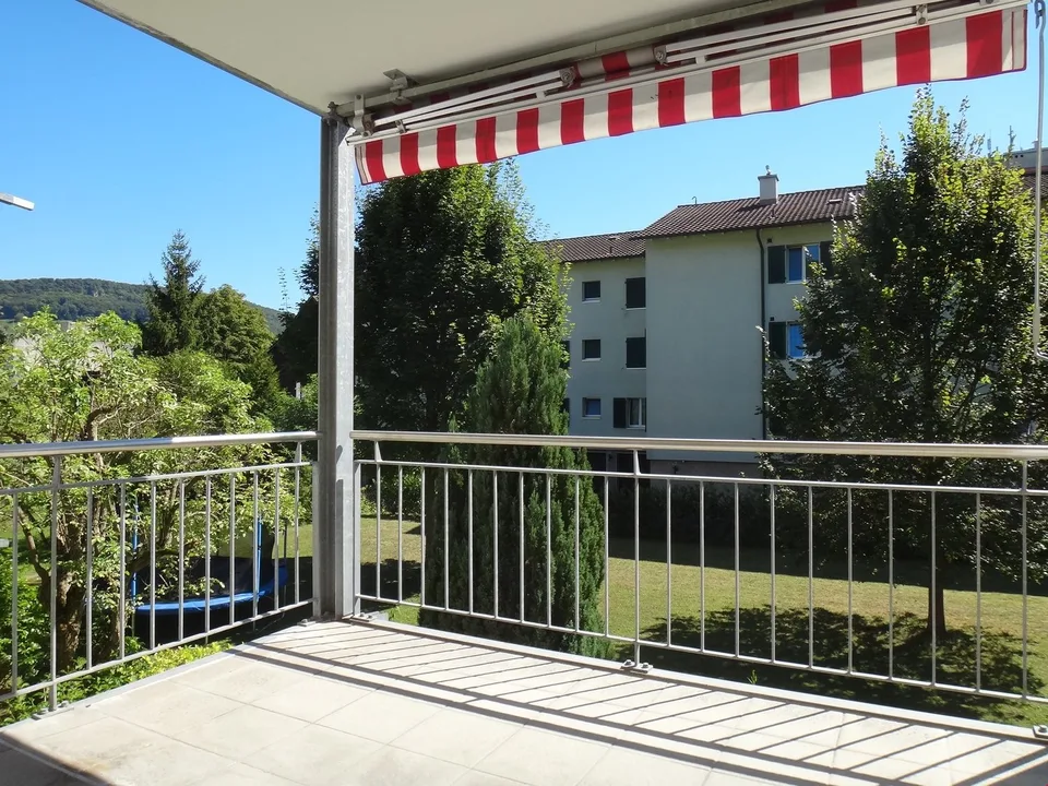 Schöne 2-Zimmerwohnung mit grosser Terrasse Nähe Dorfzentrum und Bahnhof ... – Foto 7 von 9