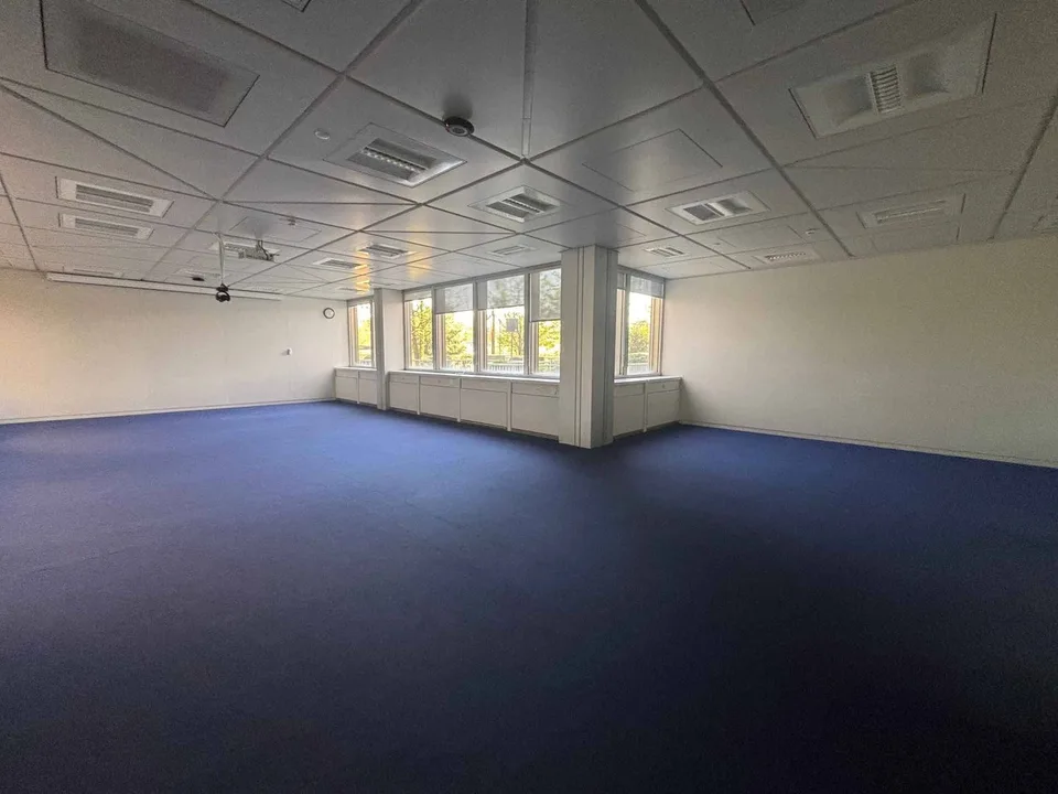 1 381 m² de bureaux à louer  modulables et divisibles à partir de 37 m²