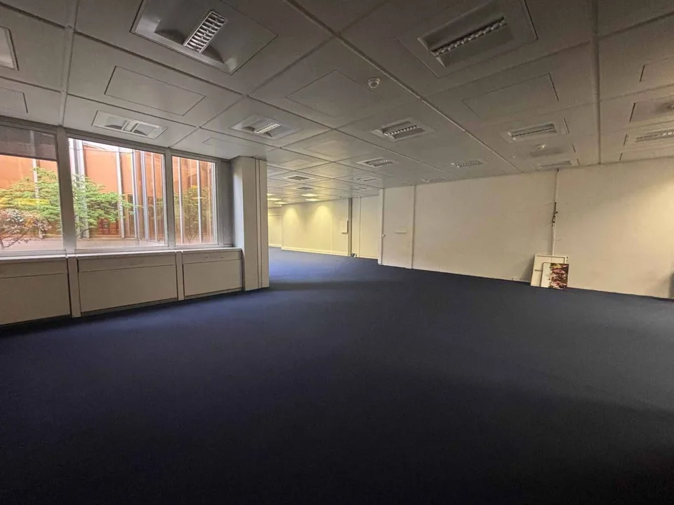 1 381 m² de bureaux à louer  modulables et divisibles à partir de 37 m²