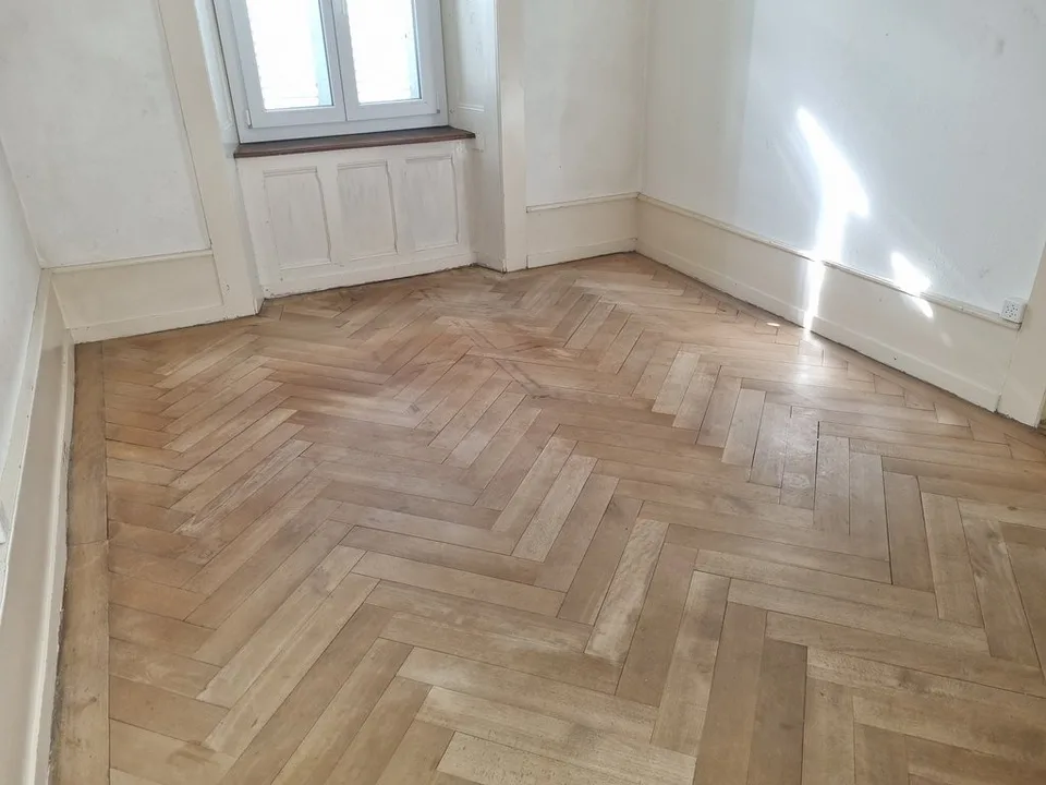 SCHÖNES APPARTEMENT ZUM VERMIETEN MIT BALKON
