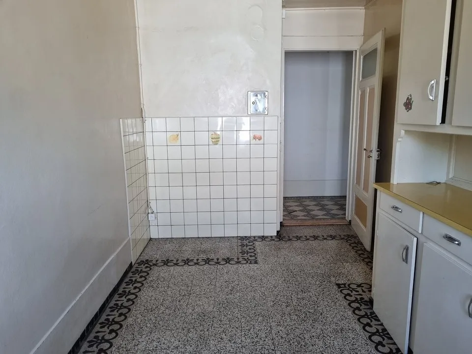 SCHÖNES APPARTEMENT ZUM VERMIETEN MIT BALKON