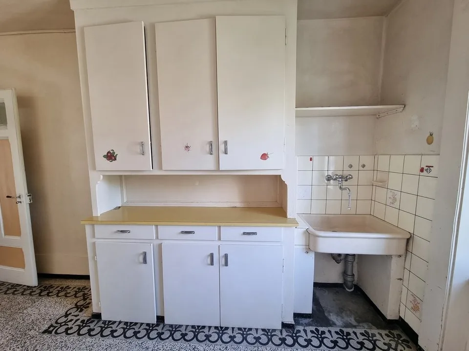 SCHÖNES APPARTEMENT ZUM VERMIETEN MIT BALKON