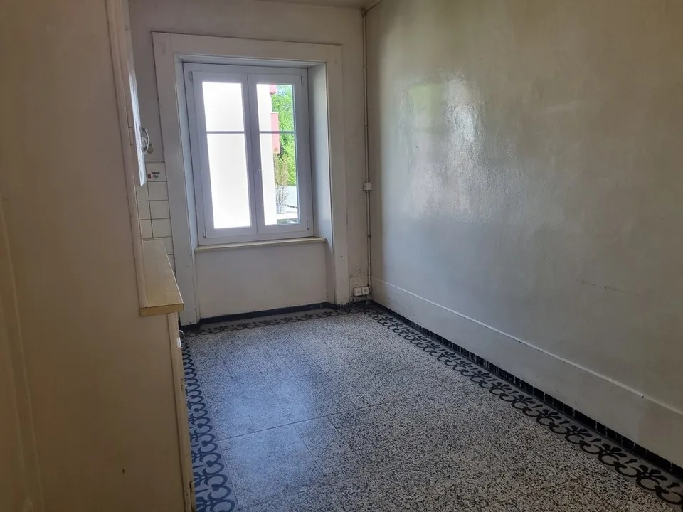 SCHÖNES APPARTEMENT ZUM VERMIETEN MIT BALKON