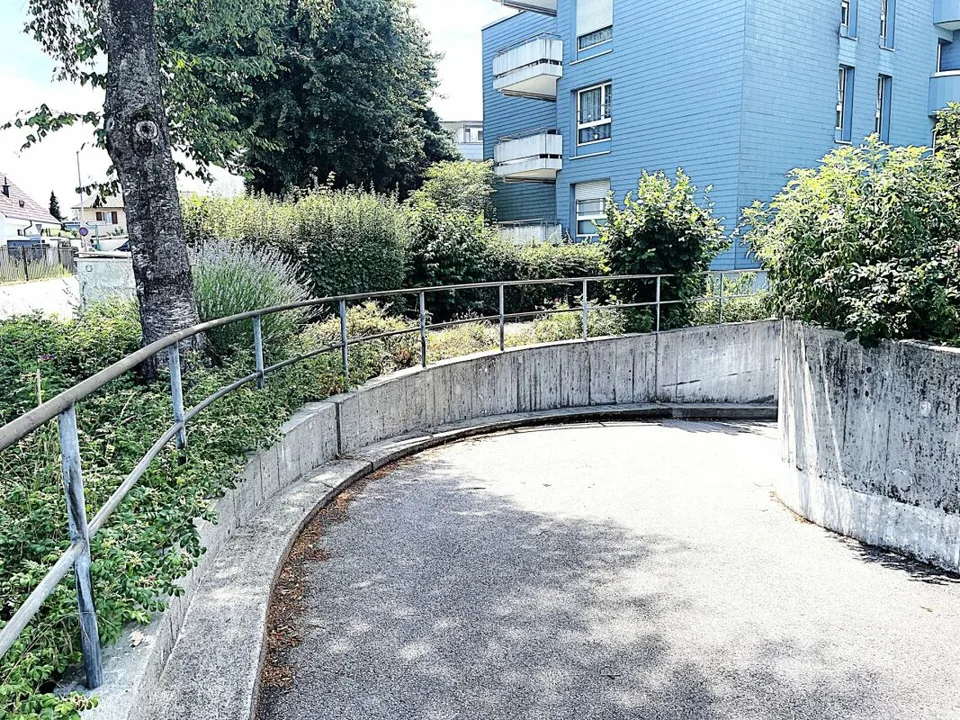 Einstellhallenplatz in Münchenbuchsee