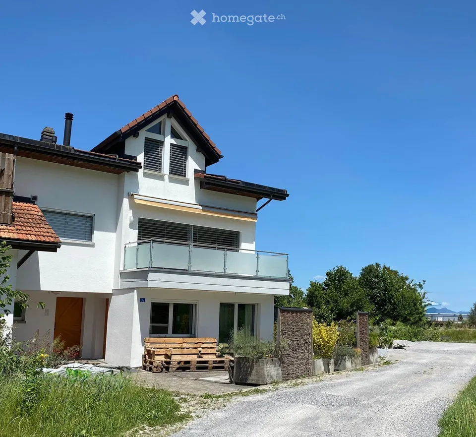 Charmante 3-Zimmer-Maisonette-Wohnung in Samstagern