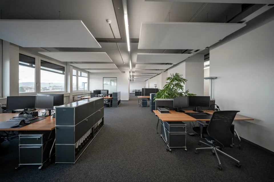 Spazio ufficio moderno nel Stücki Business Park House C