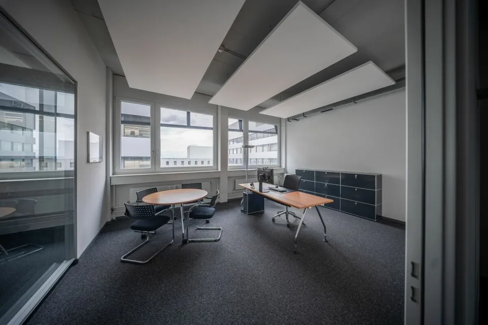 Spazio ufficio moderno nel Stücki Business Park House C