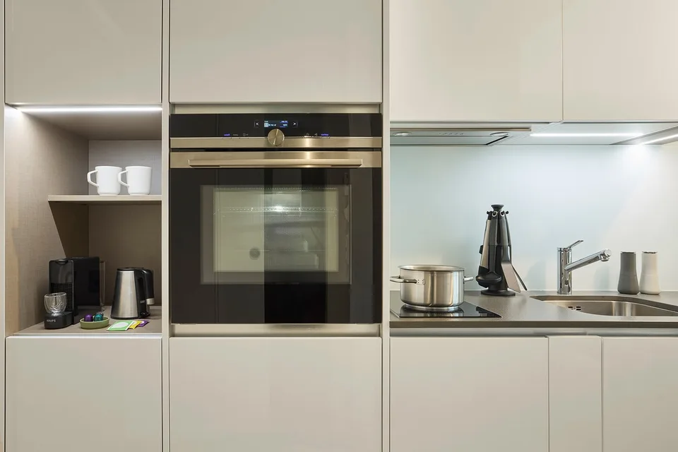 Studio moderno e luminoso a Ginevra, situato in posizione ideale