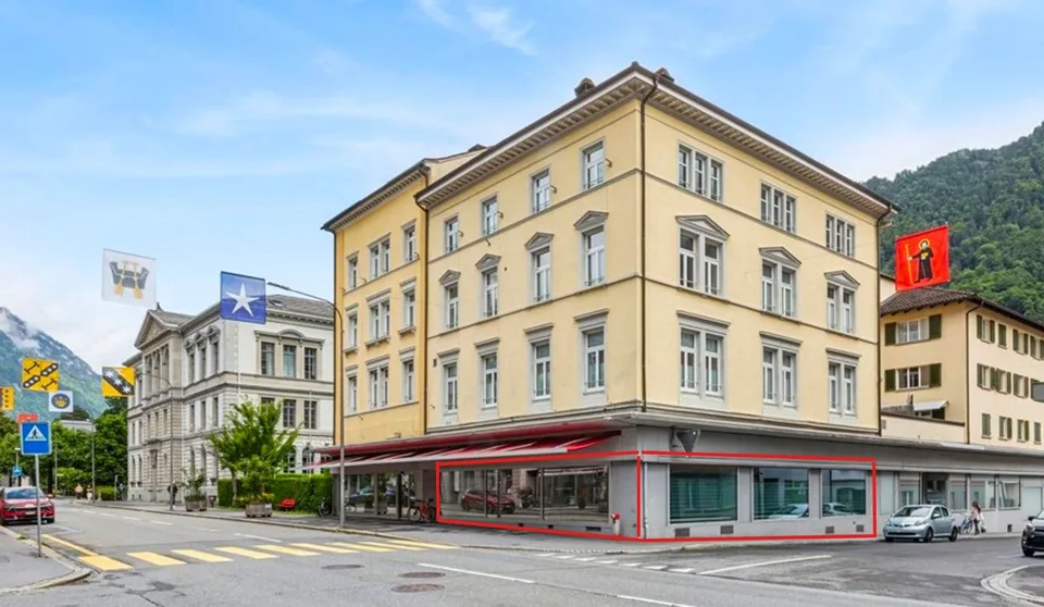 Repräsentative Gewerbefläche mit maximaler Sichtbarkeit im Herzen von Glarus!