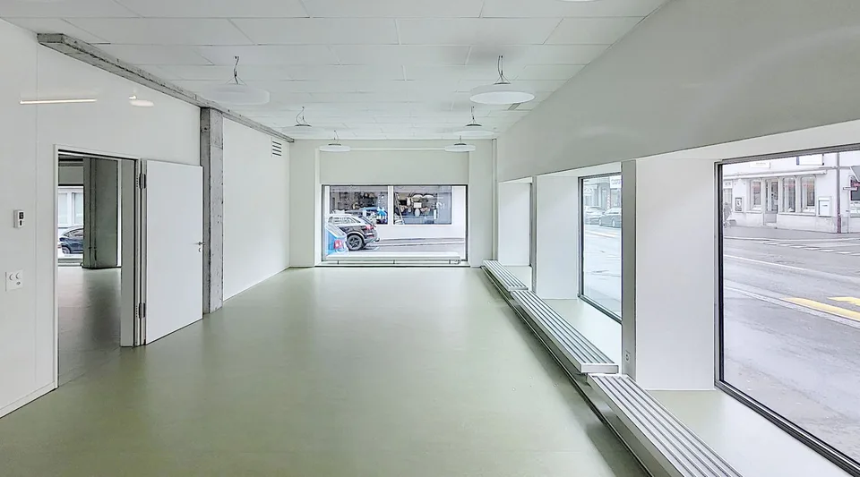 Espace commercial représentatif avec une visibilité maximale au cœur de Glarus!
