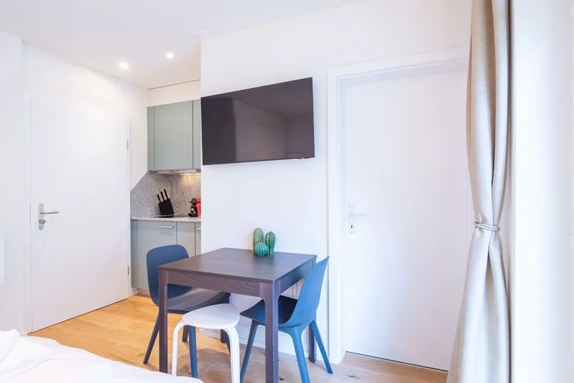 Charmantes Studio-Apartment mit Balkon in Zürich-Seefeld – photo 7 sur 16