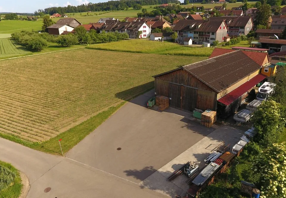 Propriété commerciale au rez-de-chaussée, lumineuse