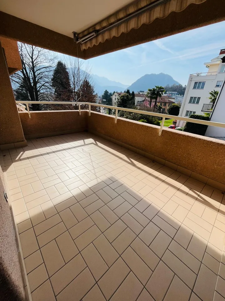 Luminoso appartamento di 4.5 locali con garage doppio a Lugano
