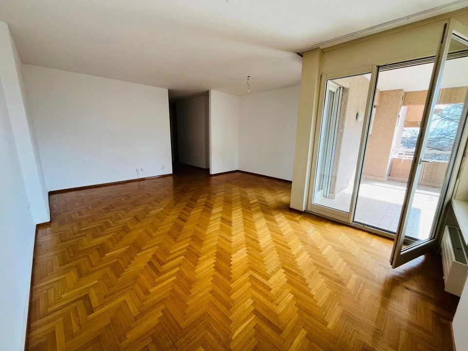 Luminoso appartamento di 4.5 locali con garage doppio a Lugano
