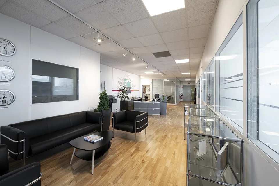 450m2 bureaux au 1er étage du CTN 12 à Plan-les-Ouates. Entièrement rénové. – photo 6 sur 7