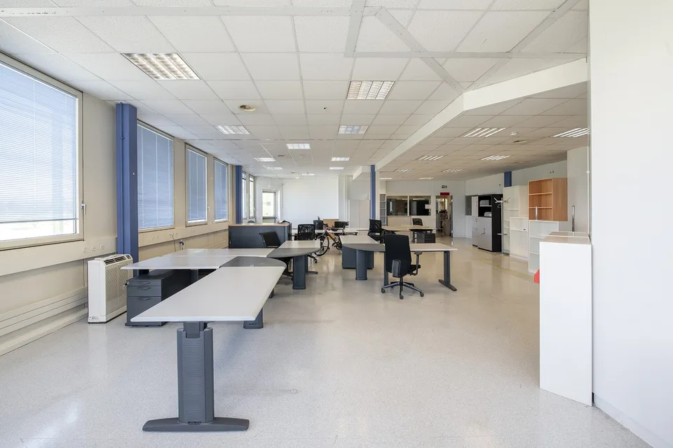450m2 bureaux au 1er étage du CTN 12 à Plan-les-Ouates. Entièrement rénové. – photo 7 sur 7
