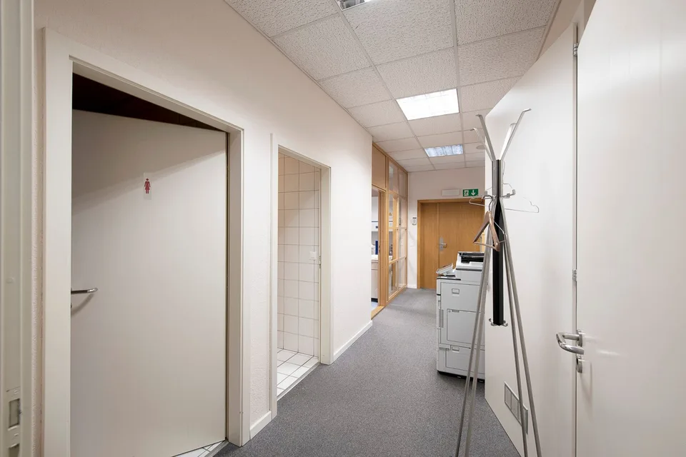 290m2 di uffici al 2° piano del CTN 12 a Plan-les-Ouates – foto 11 di 11