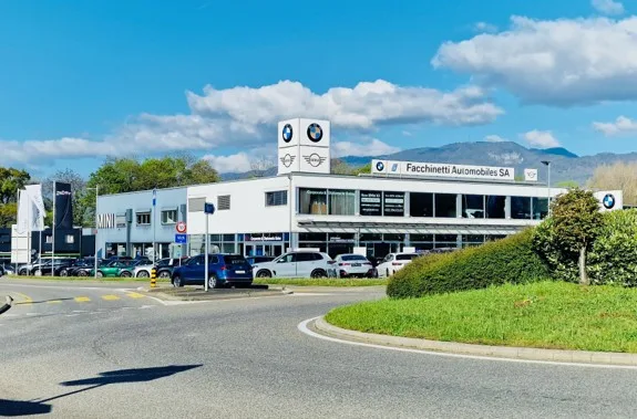 Site automobile premium - Visibilité autoroute – Suisse romande