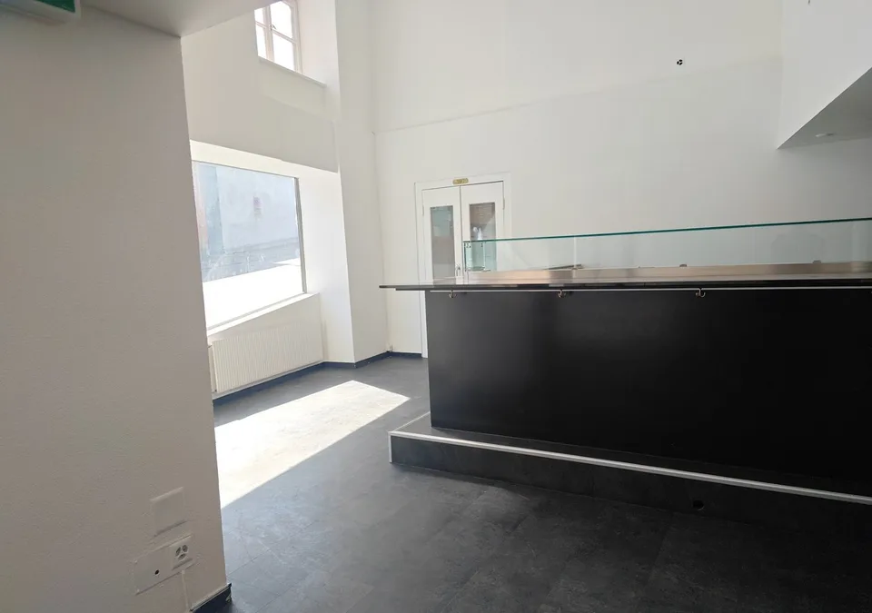 Spazio commerciale centrale a Liestal – 98 m² con vetrina e stanza a volta