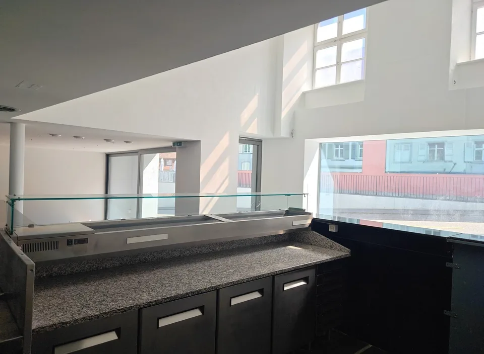 Spazio commerciale centrale a Liestal – 98 m² con vetrina e stanza a volta