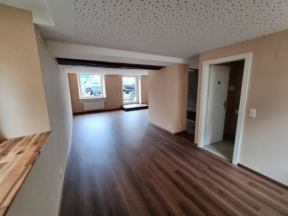 Emplacement idéal à Wädenswil : Local commercial flexible avec option de division – photo 7 sur 13