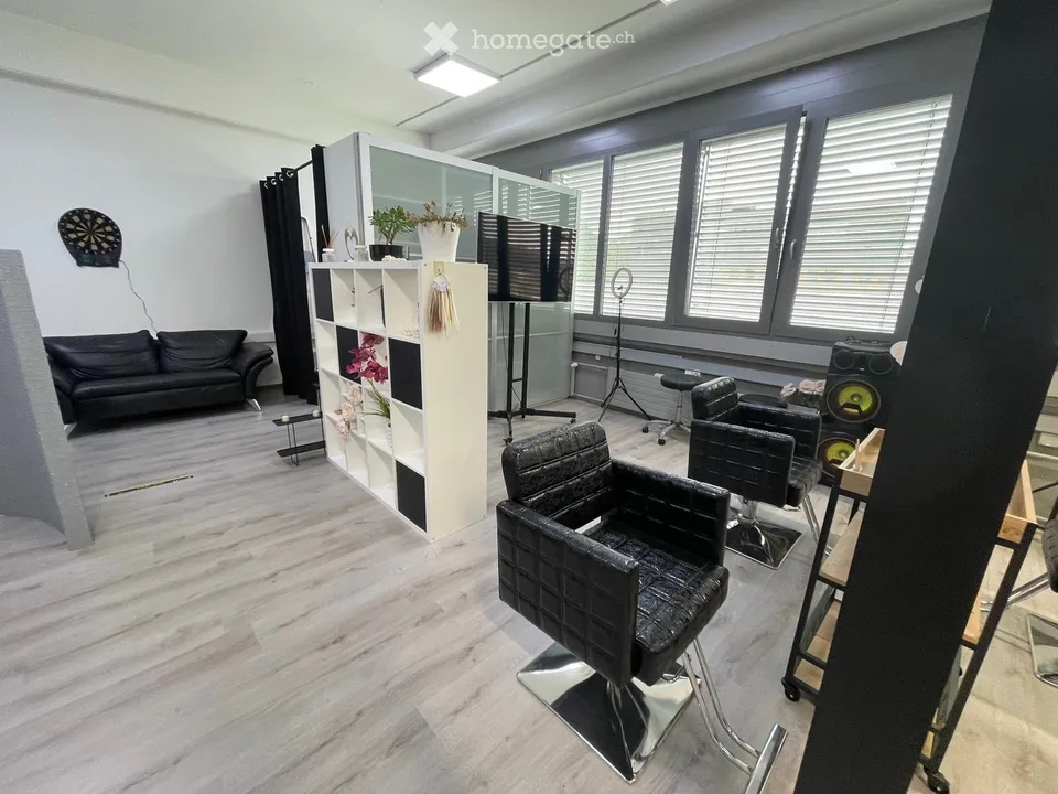 2  Gewerbe- / Büroräume / Behandlungsraum: 72 oder 90 m2.   Therapie / Tattoo / Massage / Kosmetik..