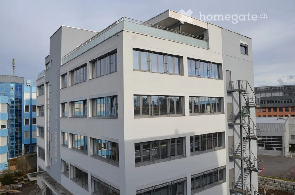 2  Gewerbe- / Büroräume / Behandlungsraum: 72 oder 90 m2.   Therapie / Tattoo / Massage / Kosmetik..