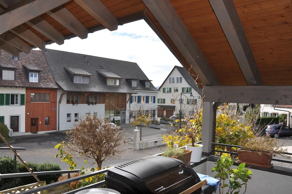 4.5 - Zimmerwohnung mit gedecktem Balkon im Dorfkern von Seltisberg!