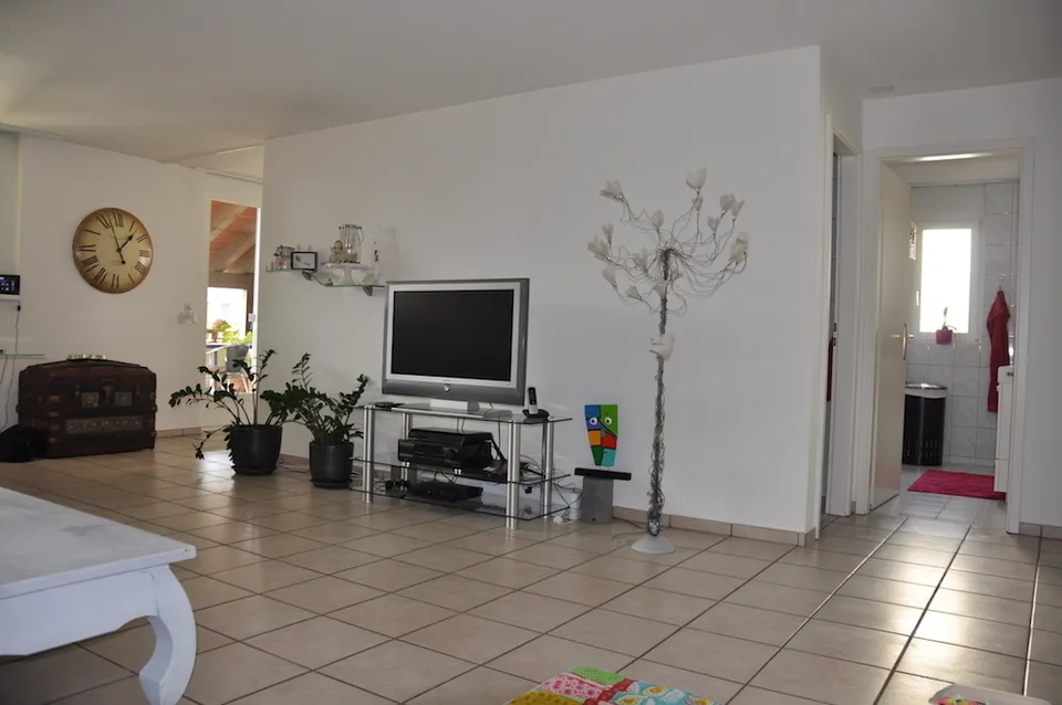 4.5 - Zimmerwohnung mit gedecktem Balkon im Dorfkern von Seltisberg!