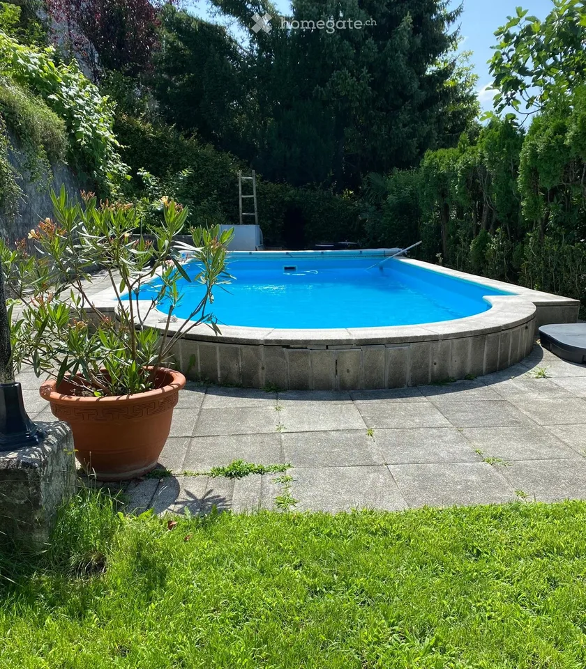 Casa con piscina, grande giardino, 2 posti auto in affitto