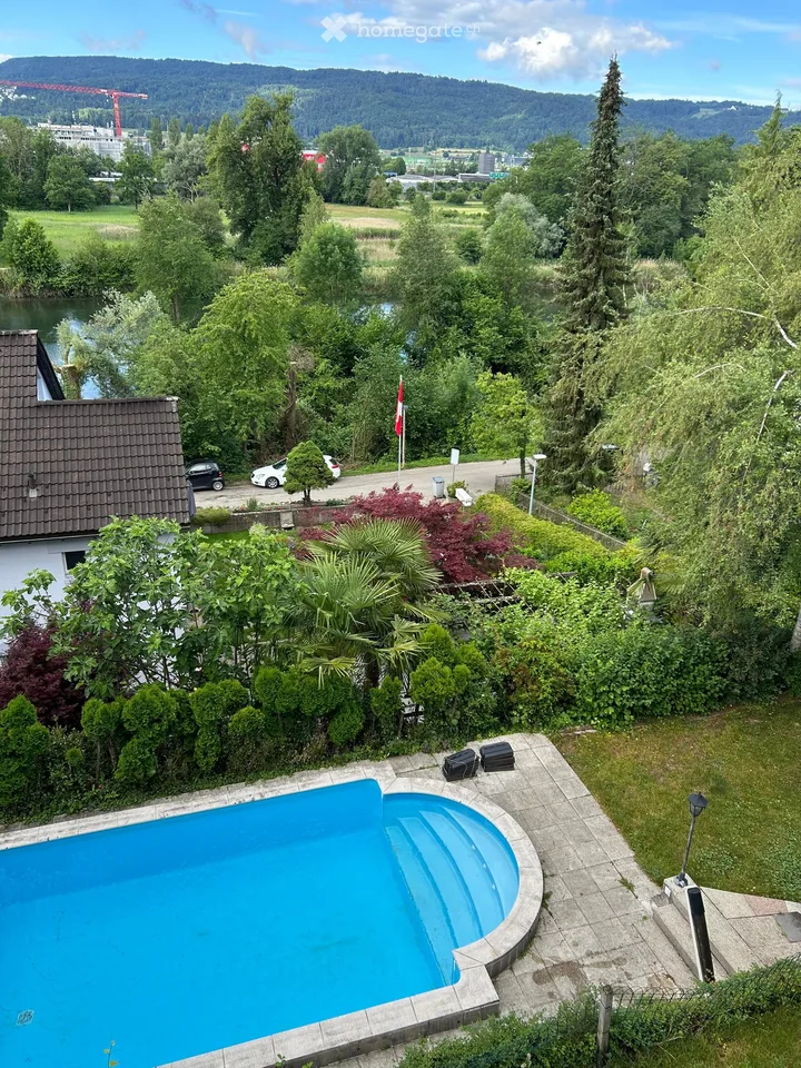 Casa con piscina, grande giardino, 2 posti auto in affitto