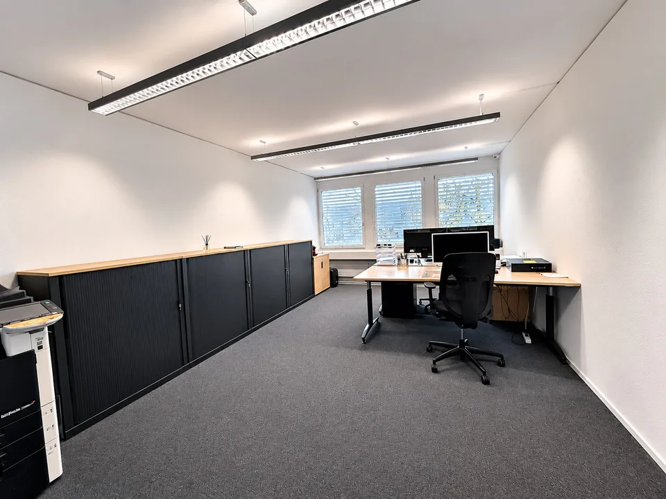 🏢 Modern Coworking Workspace | CHF 699/mo | Chamerstrasse 176 Zug | Available Now