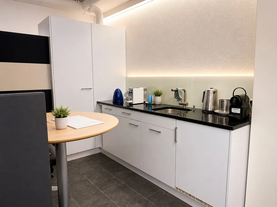 🏢 Moderne Coworking-Werkplatz | CHF 699/Monat | Chamerstrasse 176 Zug | Verfügbar ab sofort