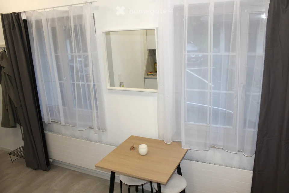Studio moderno arredato di 1,5 locali incl. NK