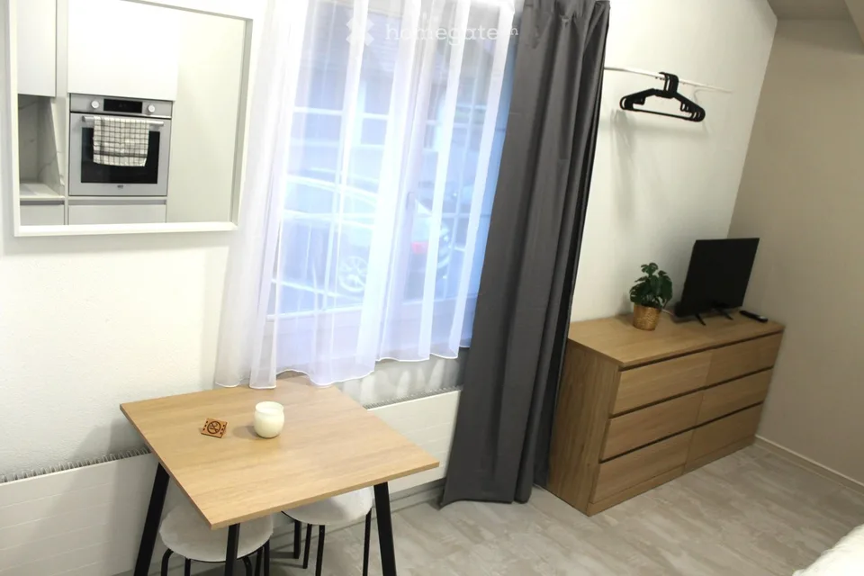 Studio moderno arredato di 1,5 locali incl. NK