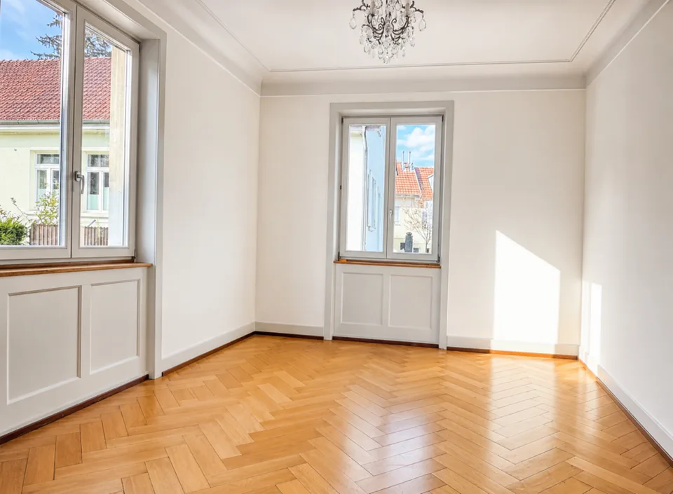 2 helle Arbeitsräume mit Wintergarten in einer Herrschaftsvilla