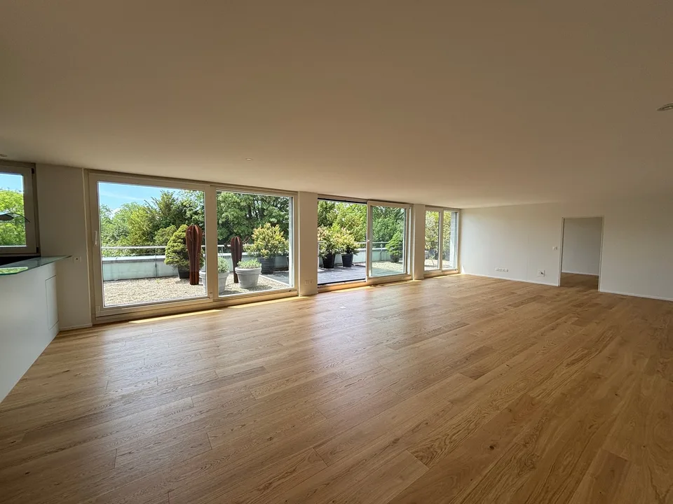 Appartement d'attique unique de 4,5 pièces dans le quartier préféré de Steingruben