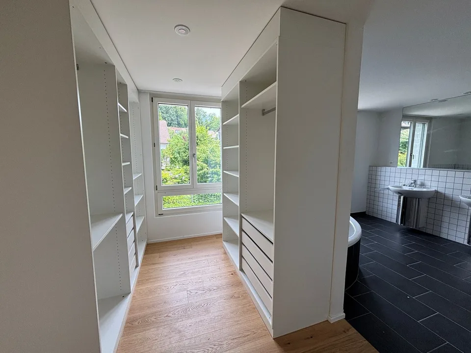 Appartement d'attique unique de 4,5 pièces dans le quartier préféré de Steingruben
